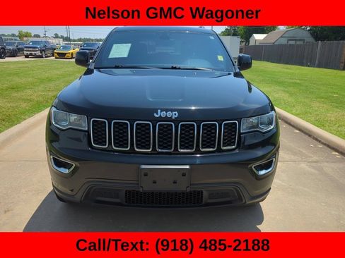 Used 2018 Jeep Grand Cherokee Laredo AWD/4WD image 2