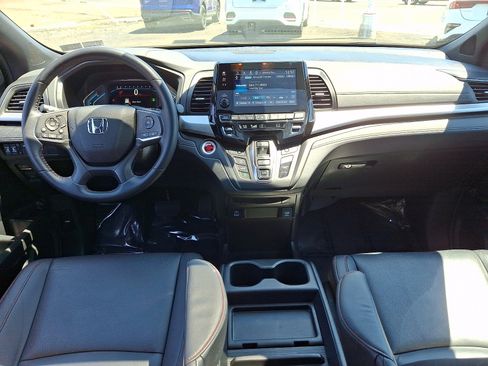 Used 2024 Honda Odyssey Sport image 11