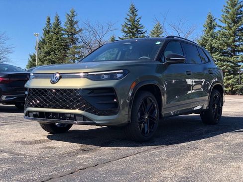 New 2026 Volkswagen Tiguan SE R-Line AWD/4WD image 3