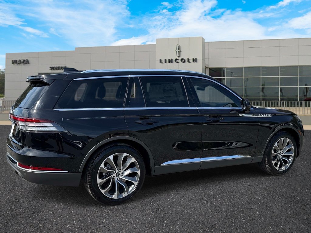 New 2027 Lincoln Aviator 2WD image 3