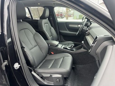 Used 2025 Volvo XC40 B5 Core image 26