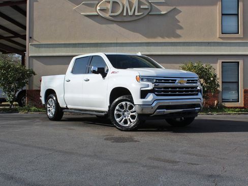 Used 2024 Chevrolet Silverado 1500 LTZ w/ Technology Package image 3