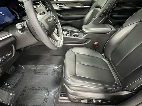 Used 2023 Jeep Grand Cherokee Limited w/ Trailer Tow Prep Group (B) image 9