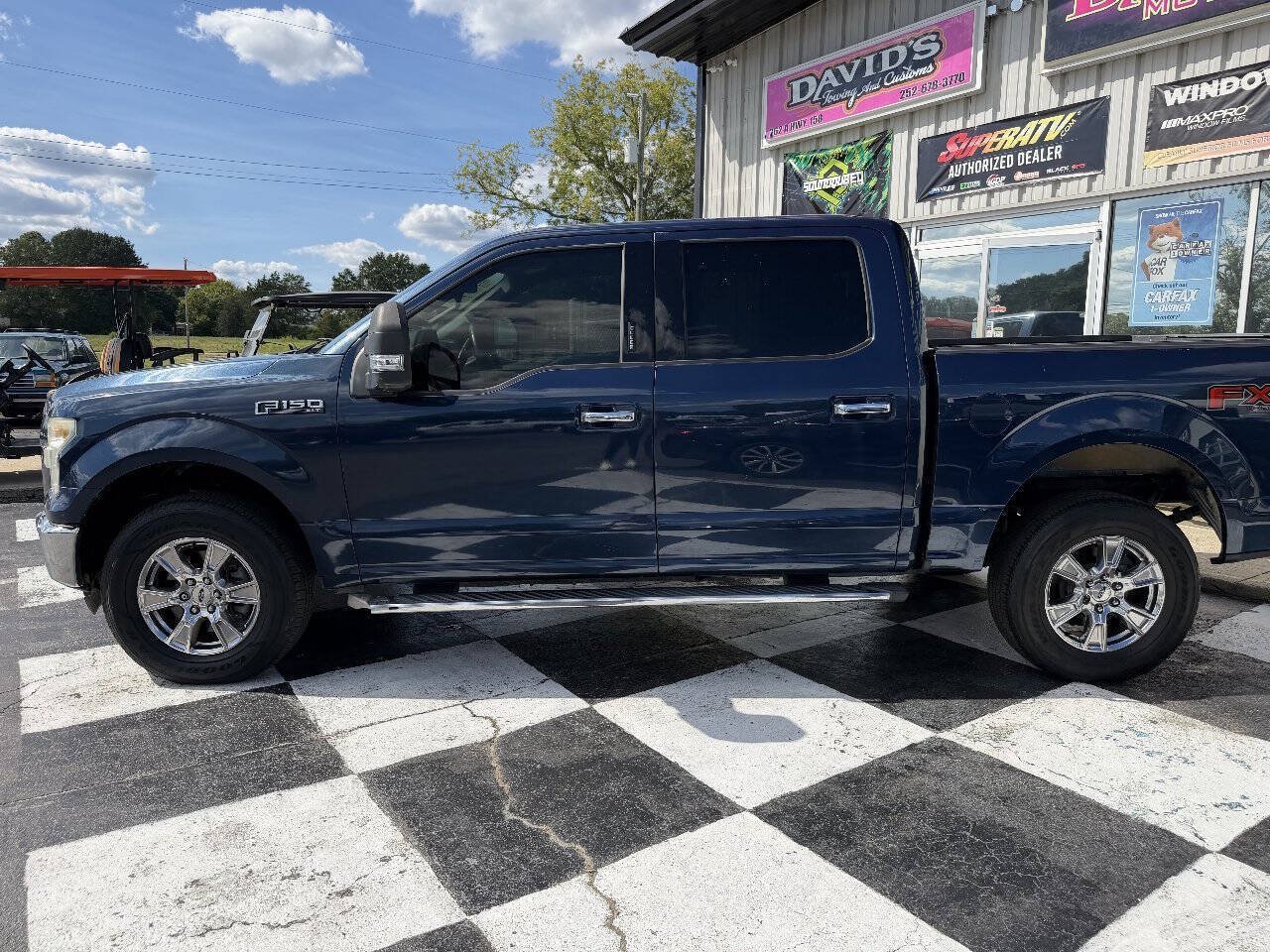 Used 2015 Ford F150 XLT w/ Equipment Group 302A Luxury AWD/4WD image 9