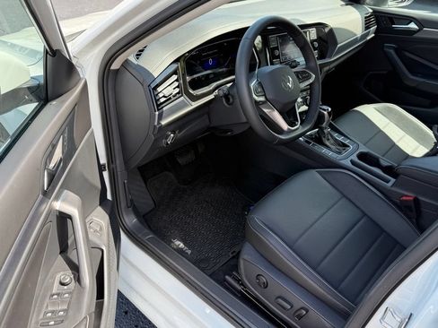 Used 2023 Volkswagen Jetta SE FWD image 10