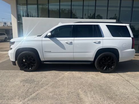 Used 2018 Chevrolet Tahoe LS RWD image 2
