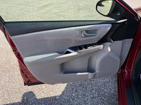 Used 2017 Toyota Camry XSE FWD image 9