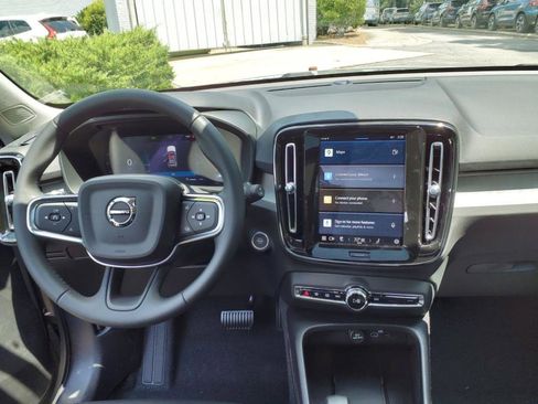 New 2025 Volvo XC40 B5 Core w/ Protection Package Premier image 9