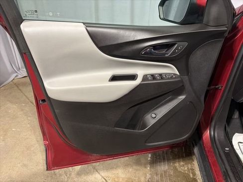 Used 2018 Chevrolet Equinox LT image 11