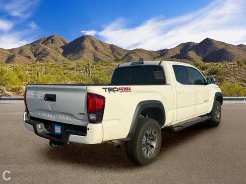 Used 2019 Toyota Tacoma TRD Off-Road w/ Technology Package AWD/4WD image 4