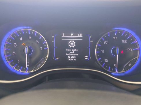 Used 2022 Chrysler Voyager LX FWD image 15