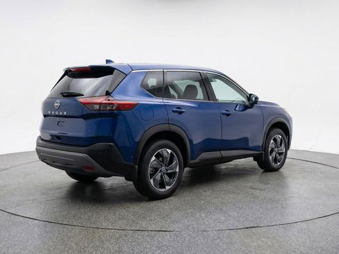 Used 2025 Nissan Rogue SV FWD image 9