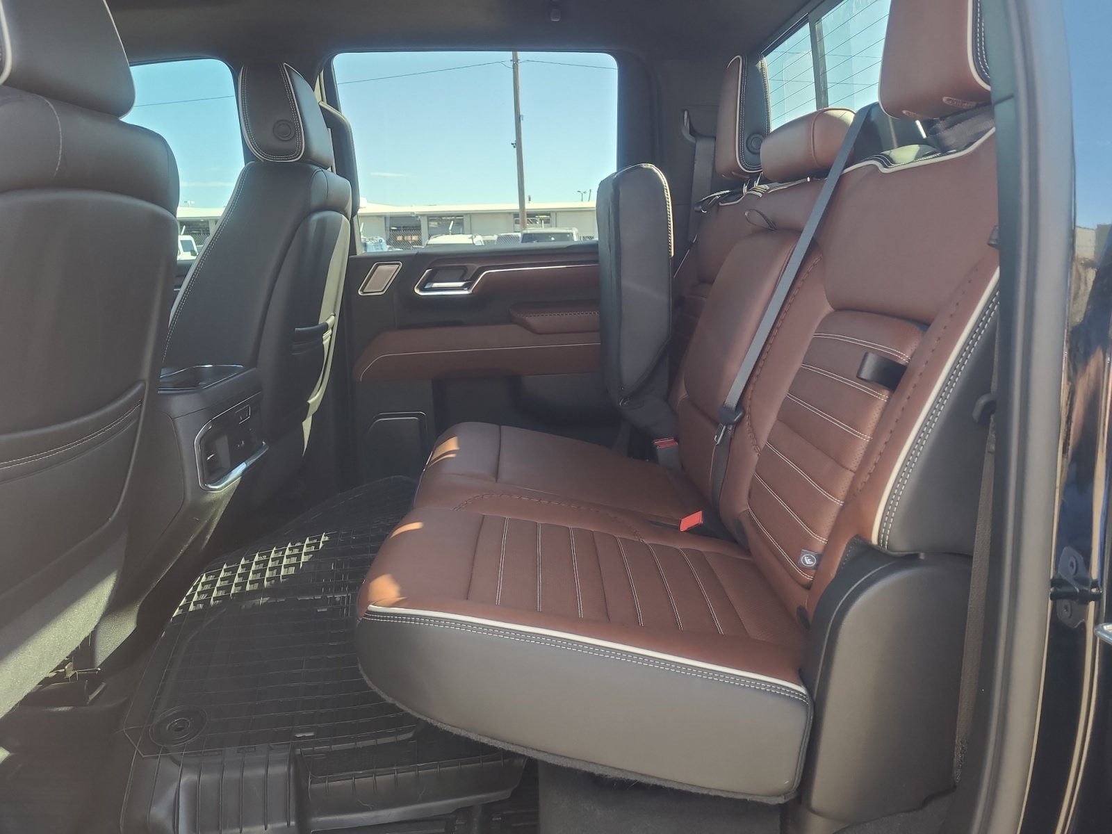 Used 2024 GMC Sierra 2500 Denali Ultimate w/ LPO, GMC Protection Package AWD/4WD image 17