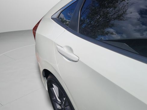Used 2019 Honda Civic EX-L image 18