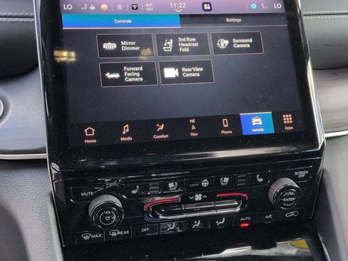 Used 2023 Jeep Grand Cherokee L Limited w/ Luxury Tech Group II image 16