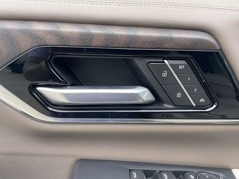 Used 2025 GMC Yukon Denali w/ Denali Reserve Package RWD image 18