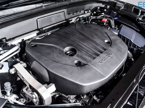 Used 2025 Volvo XC60 B5 Plus image 13