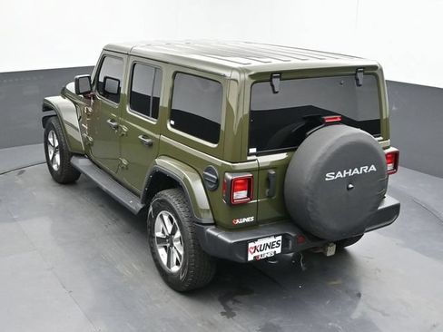 Used 2021 Jeep Wrangler Unlimited Sahara w/ Dual Top Group AWD/4WD image 21