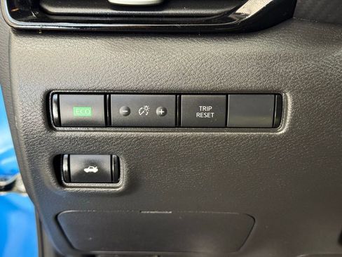 Used 2023 Nissan Sentra SV FWD image 32