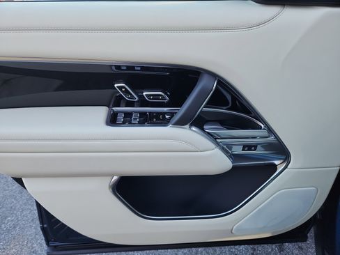 New 2025 Land Rover Range Rover SE image 24
