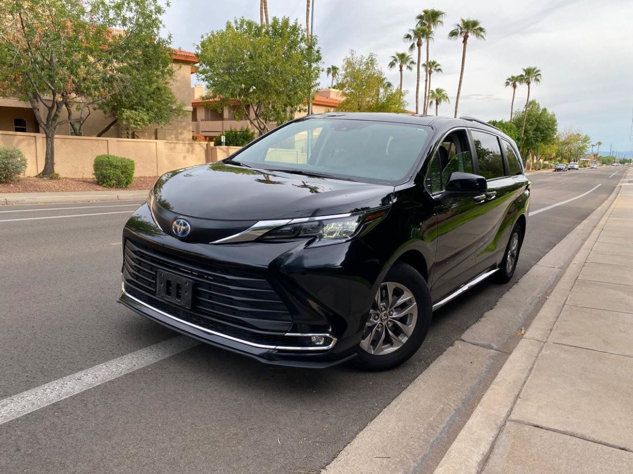 Used 2024 Toyota Sienna XLE FWD image 4