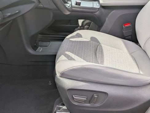 Used 2026 Toyota Sienna LE FWD image 15