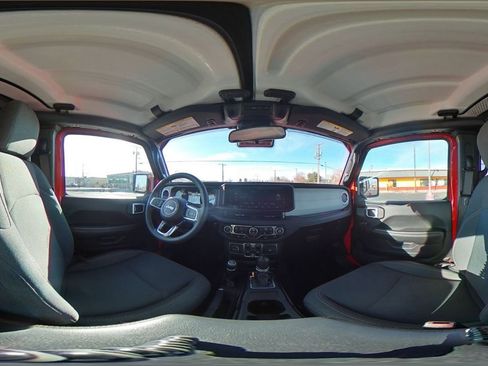 Used 2025 Jeep Wrangler Sahara image 42