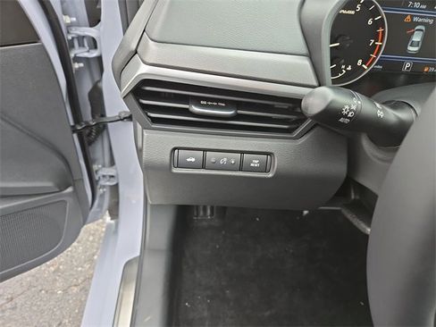 New 2025 Nissan Altima 2.5 SR image 18