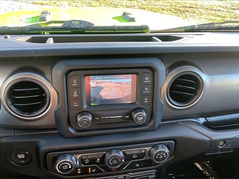 Used 2021 Jeep Gladiator Willys image 21