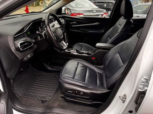 Used 2022 Chevrolet Bolt EUV LT w/ Convenience Package FWD image 10