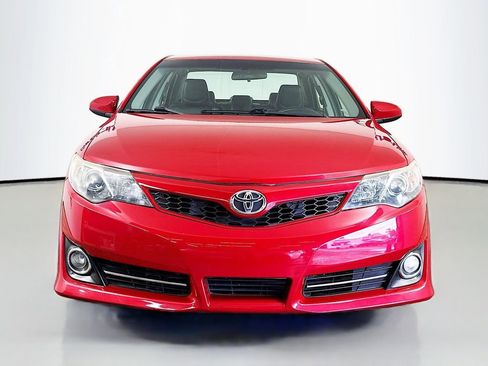 Used 2014 Toyota Camry SE image 2