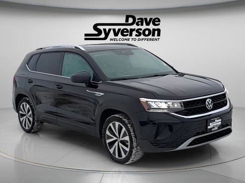 Used 2023 Volkswagen Taos SE image 5