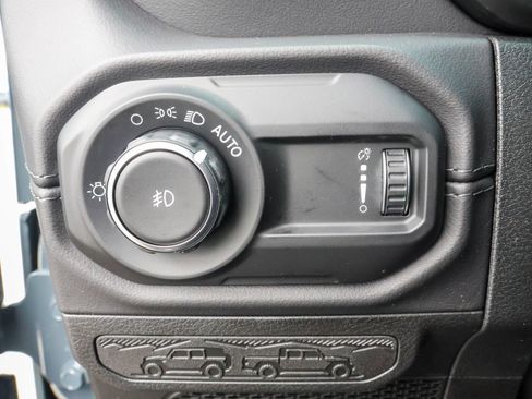 New 2026 Jeep Wrangler Unlimited Sahara AWD/4WD image 32