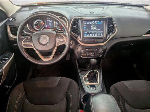 Used 2017 Jeep Cherokee Latitude w/ Comfort/Convenience Group FWD image 21