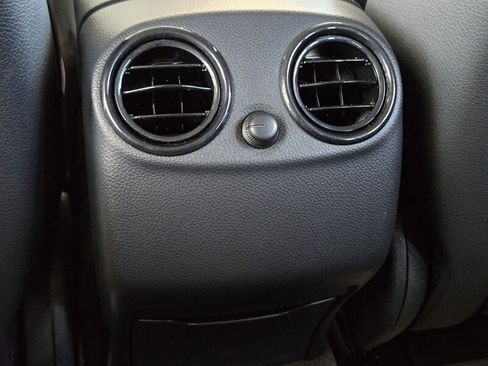Used 2019 Mercedes-Benz GLC 300 image 15