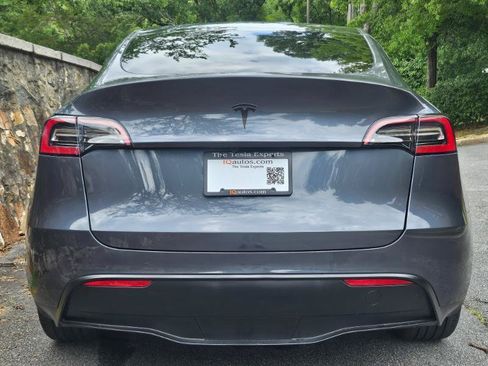 Used 2023 Tesla Model Y AWD image 9