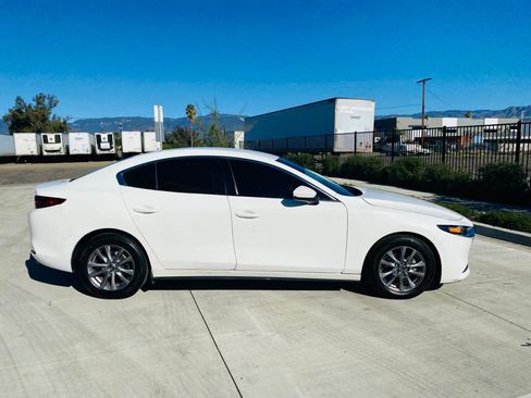 Used 2020 MAZDA MAZDA3 Sedan image 3
