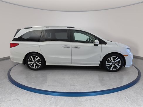 Used 2023 Honda Odyssey Touring image 4