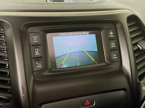 Used 2016 Jeep Cherokee Latitude w/ Comfort/Convenience Group FWD image 13