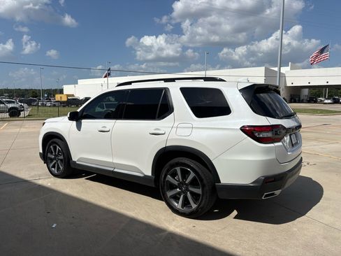 Certified 2024 Honda Pilot Touring image 6