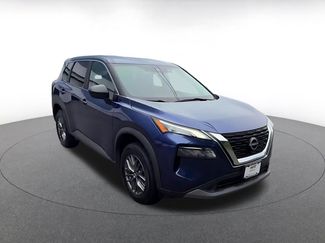 Used 2023 Nissan Rogue S FWD video 2