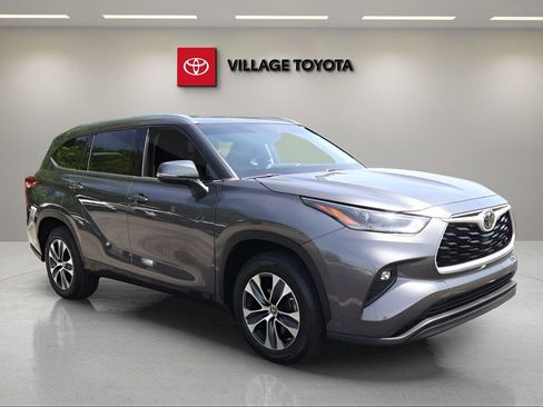 Used 2021 Toyota Highlander XLE FWD image 7