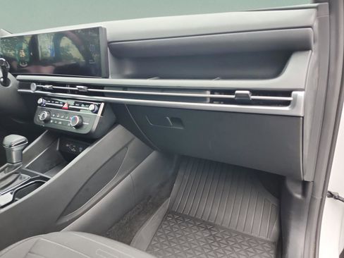 Certified 2025 Hyundai Santa Cruz SE FWD image 19