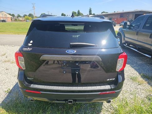 Used 2022 Ford Explorer XLT w/ Equipment Group 202A AWD/4WD image 10