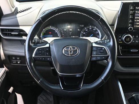 Used 2020 Toyota Highlander Limited FWD image 12