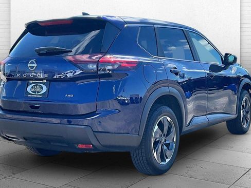Used 2025 Nissan Rogue SV AWD/4WD image 14