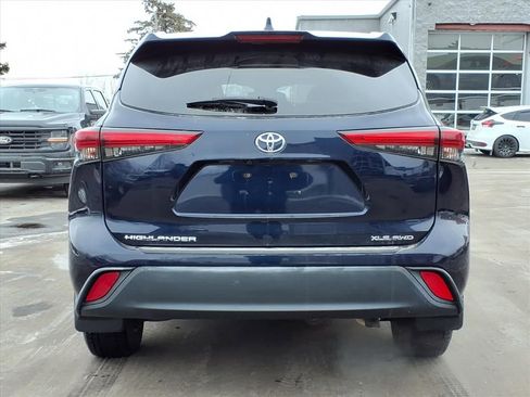 Used 2020 Toyota Highlander XLE image 4