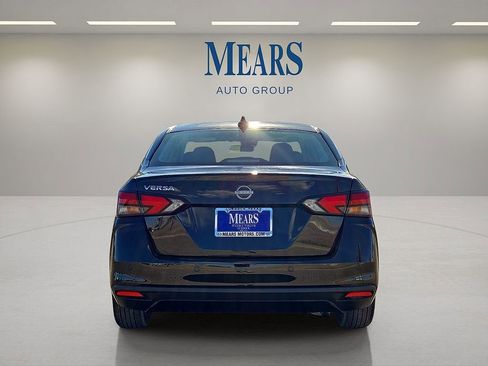 Used 2025 Nissan Versa SV image 4