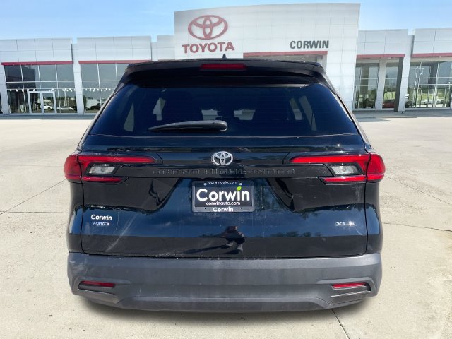 Used 2025 Toyota Grand Highlander AWD image 4