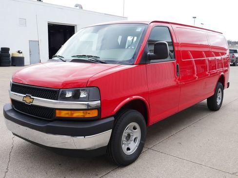 New 2026 Chevrolet Express 3500 Extended image 4